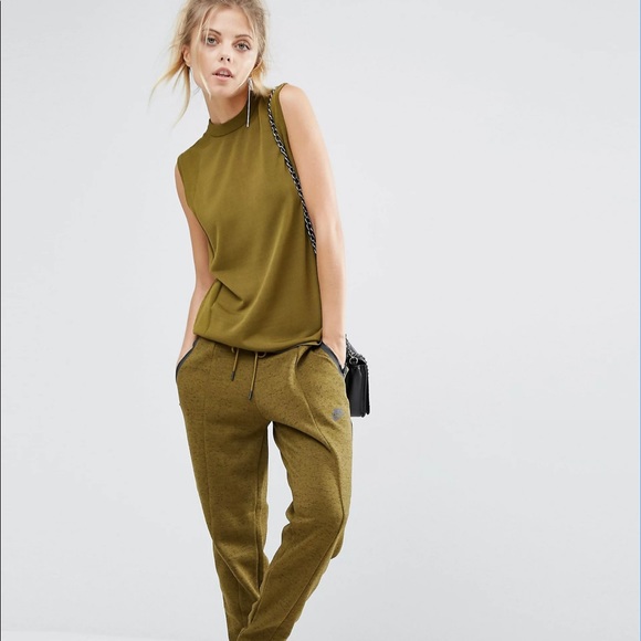 Nike - Premium High Neck Muscle Tank Top - Picture 3 of 7